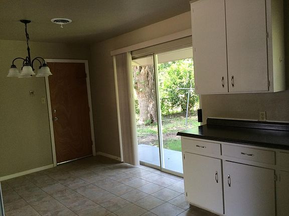 5th image of 1317 Estes Dr