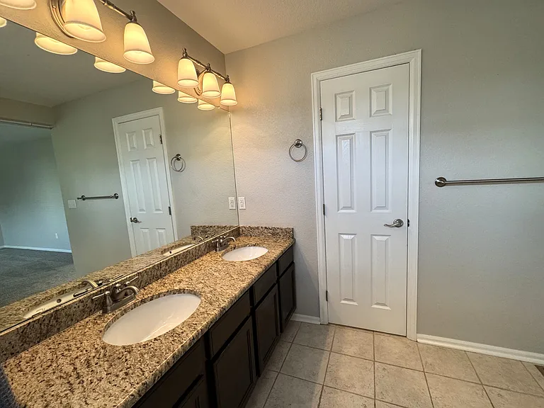 2390 Broadleaf Loop — Photo 21