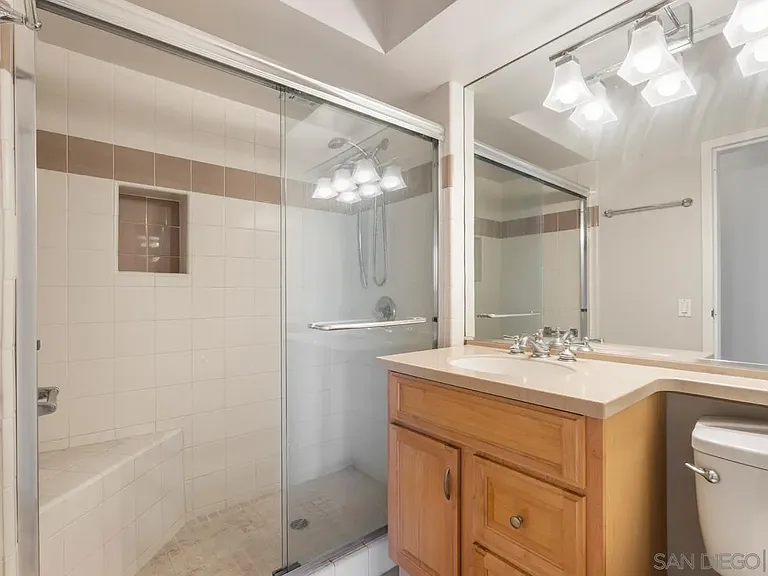 500 W Harbor Dr #714 — Photo 33