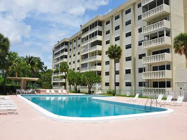 800 NE 195th St, North Miami Beach, FL