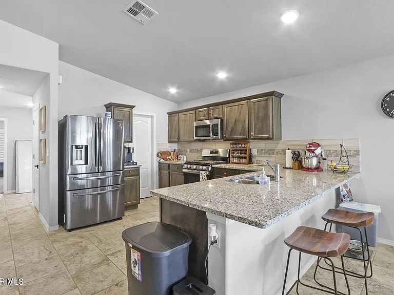 3917 Desert Dunes Dr — Photo 7