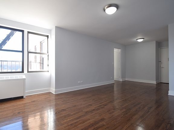 River Hill Gardens - Living Room - M83-03D