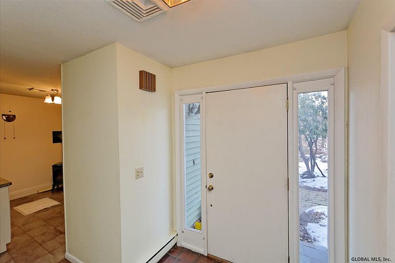 3rd image of 11 LOUDONWOOD EAST Drive