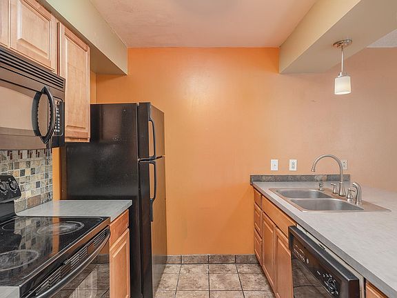 3rd image of 108 Maple Dr Unit A