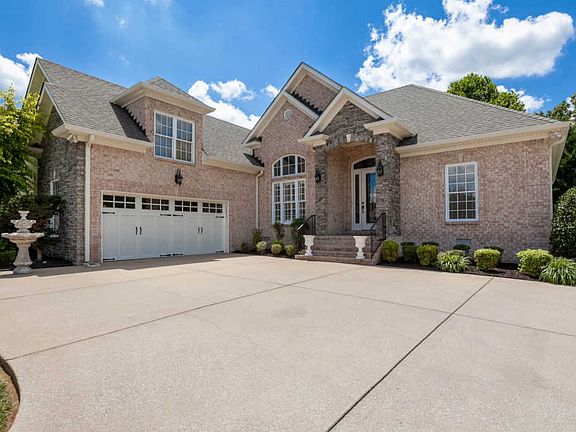 2nd image of 1004 Briarwood Dr
