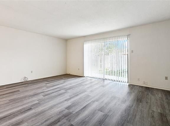 2nd image of 3823 Vernon St