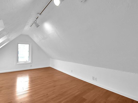 5th image of 318 E 17th Ave