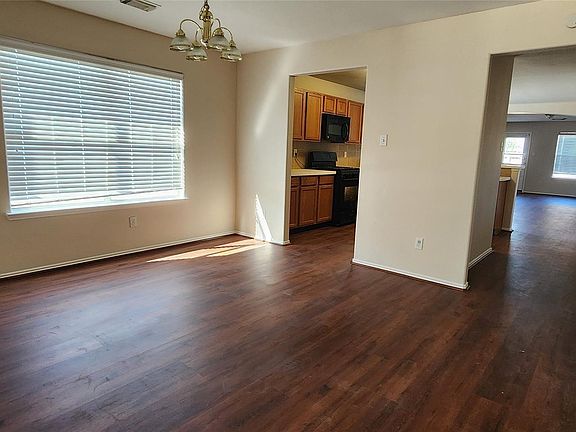 3rd image of 315 Sunset Colony Dr