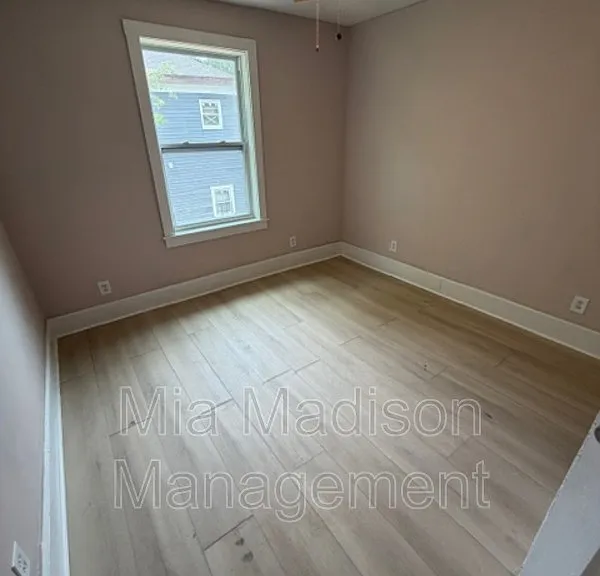 513 W 35th St #B — Photo 7