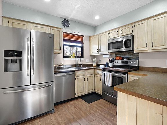 4th image of 2307 Yosemite Park Ct APT C