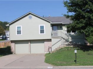 710 Montana Ridge Dr, Grain Valley, MO 64029
