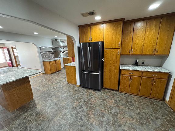 5th image of 2801 S Cornelia St