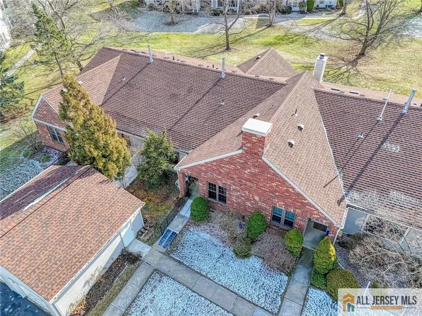 13 Wycoff Way E, East Brunswick, NJ 08816