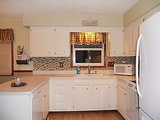 Beautful Tile backsplash