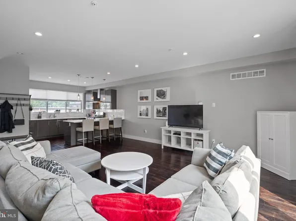 4749 Sheldon St, Philadelphia, PA 19127