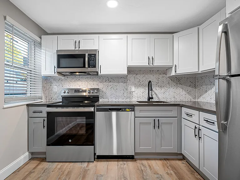 558 Mill St #104 — Photo 2