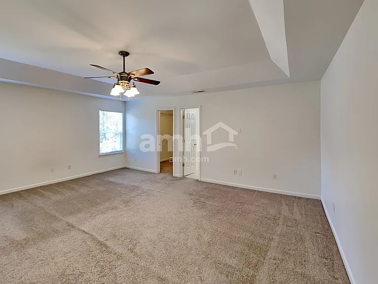 1042 Vanguard Dr — Photo 12