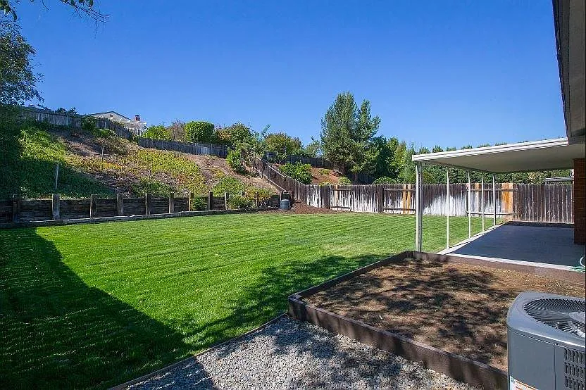 4 bed, 1404 sqft, $4,499 — Photo 3