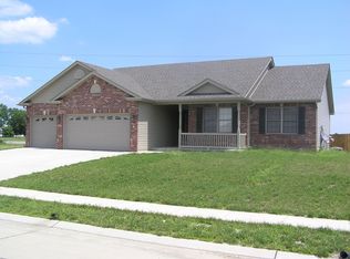 2 Maplebrooke Ct, Troy, IL 62294