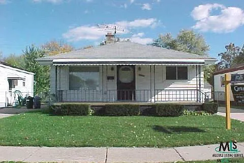 24828 Hayes Ave photo 1