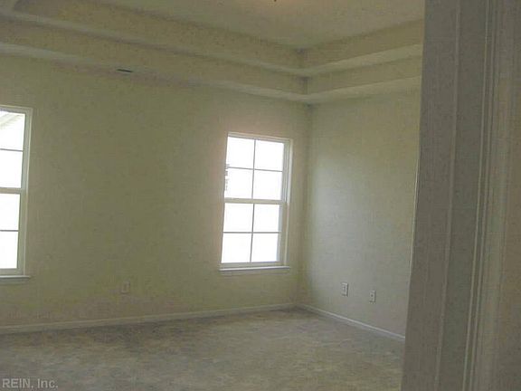 4th image of 144 Bassett Ave