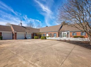 1933 Boskydell Rd, Carbondale, IL 62902