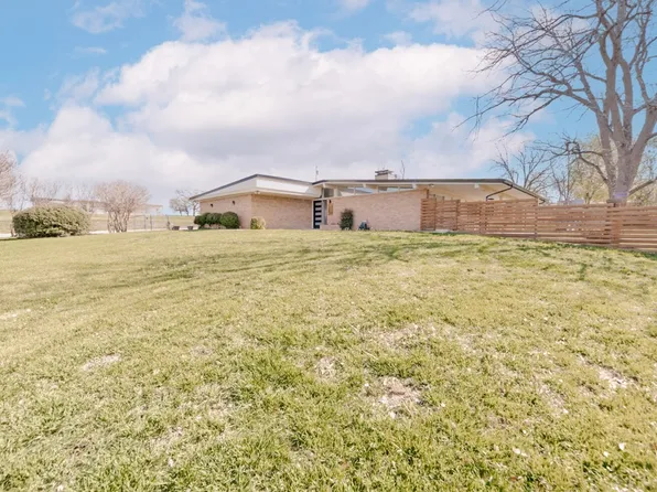 1106 Garlington St, Bowie, TX 76230