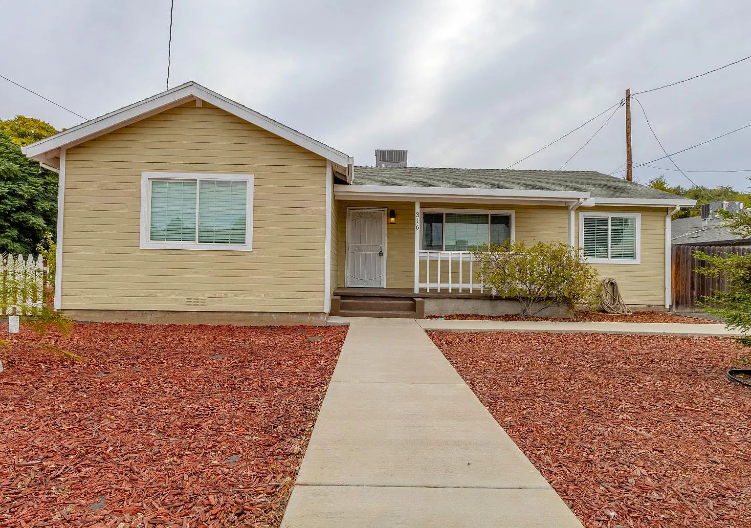 316 N Walnut St — Photo 1