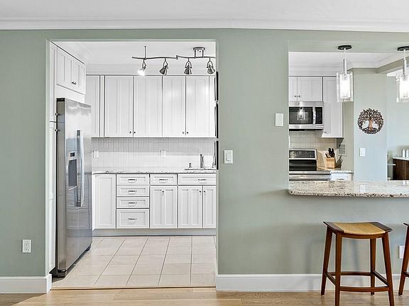 5th image of 50 Longwood Ave APT 716