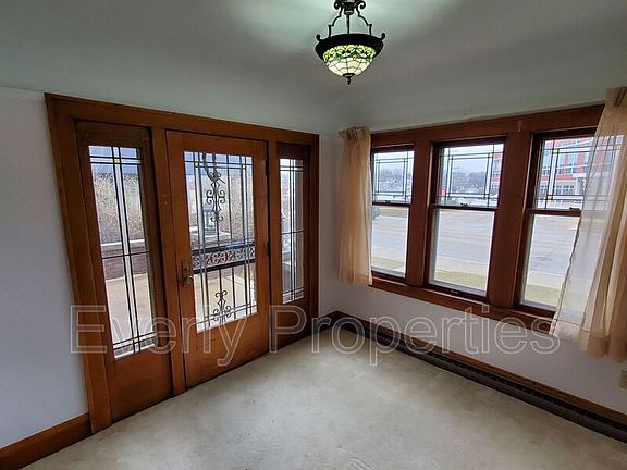3rd image of 5425 W National Ave