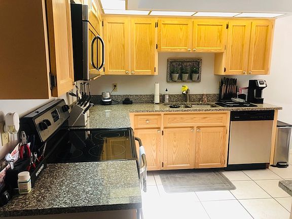 Kitchen. Granite counter Tops