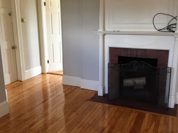 360 Manchester St #3R, Manchester, NH 03103