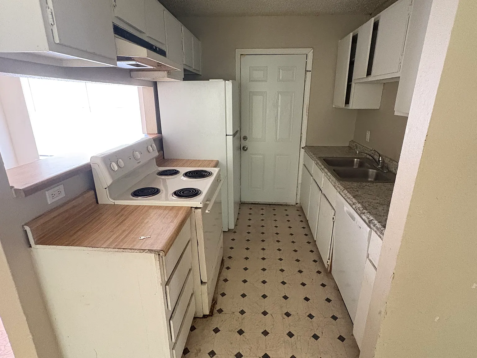 2 bed, 780 sqft, $1,100 — Photo 3