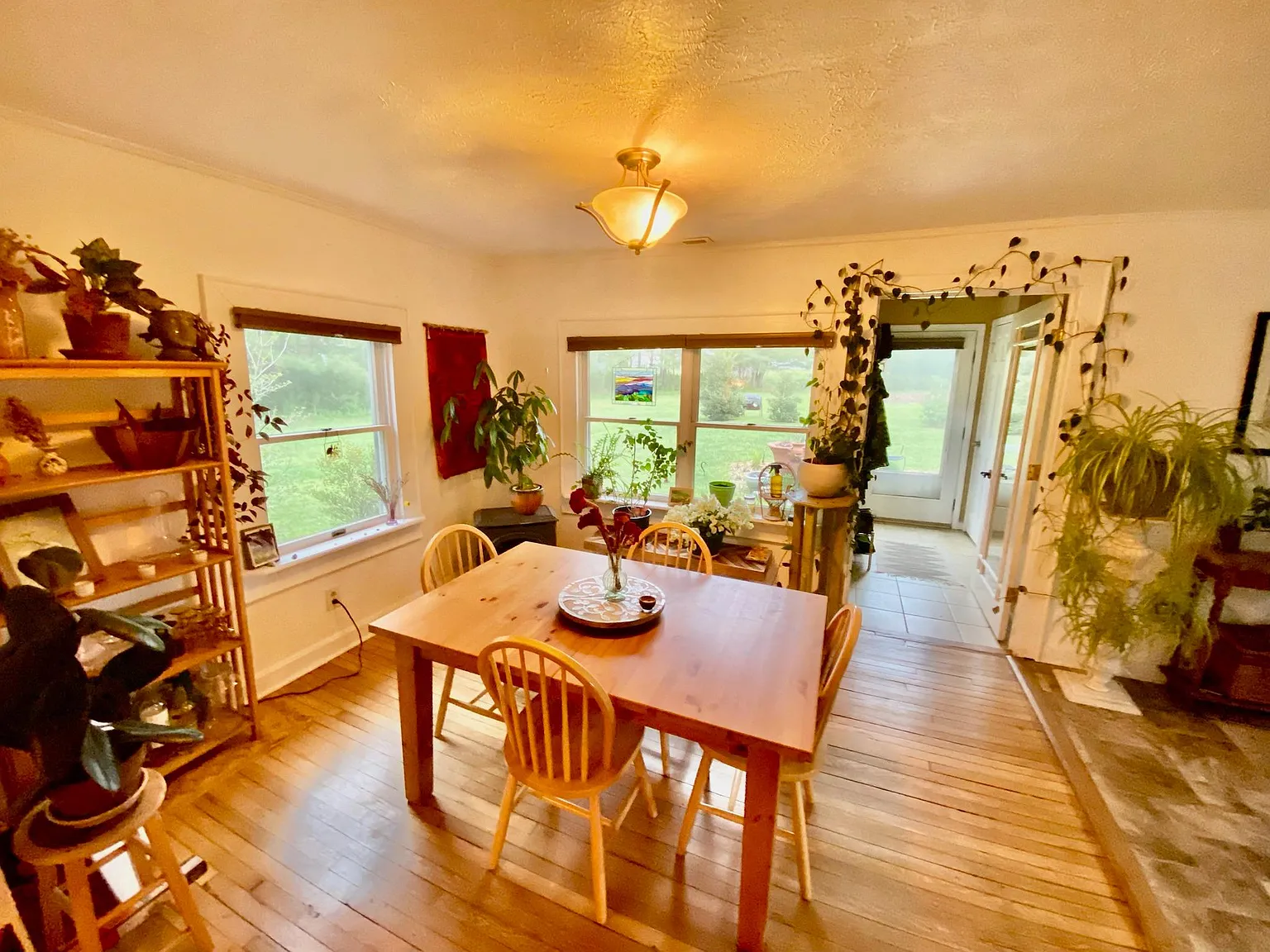 3 bed, 1200 sqft, $2,200 — Photo 4