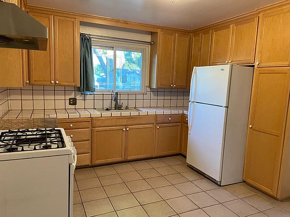 3rd image of 555 Leigh Ave