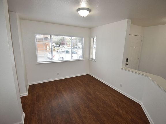 3rd image of 6547 Twin Park Dr