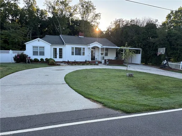 376 Mount View Dr, Mount Airy, NC 27030