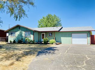745 Gaileen Way, Harrisburg, OR 97446
