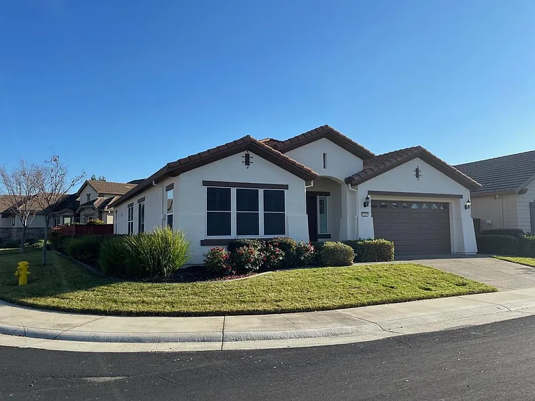 2217 Devonport Loop — Photo 3