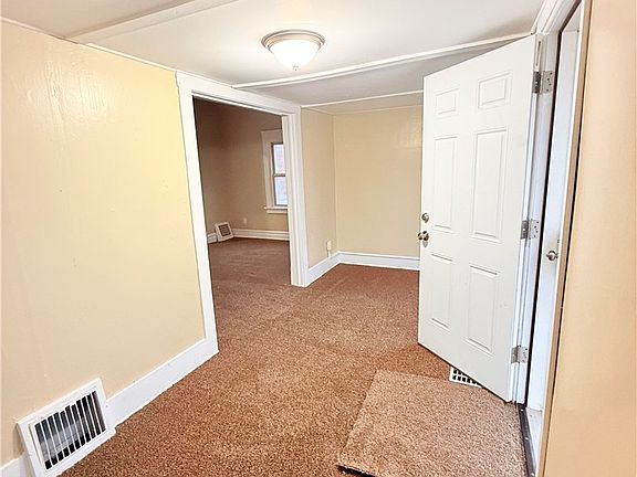 5th image of 920 Clement St