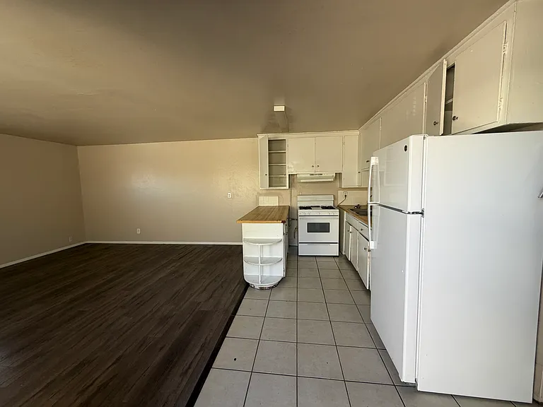 1100-1104 Palomas Dr SE — Photo 13