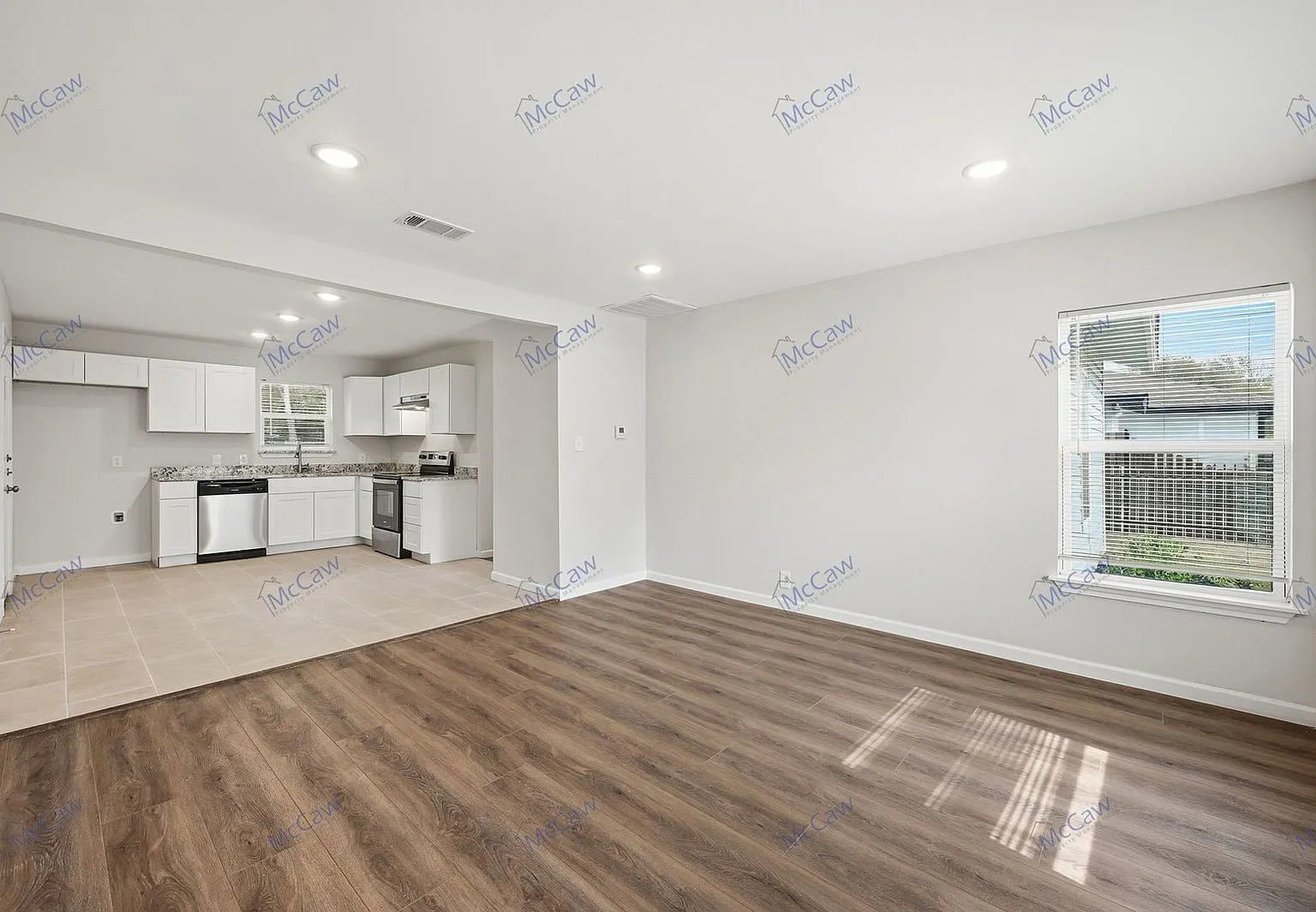 3 bed, 1.0 bath, 831 sqft, $1,600 — Photo 3