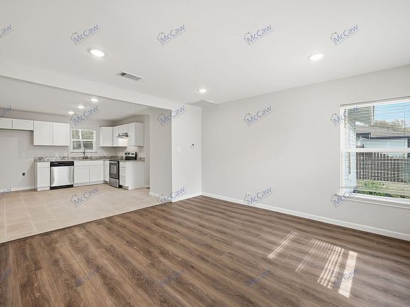 3rd image of 4229 Comanche St