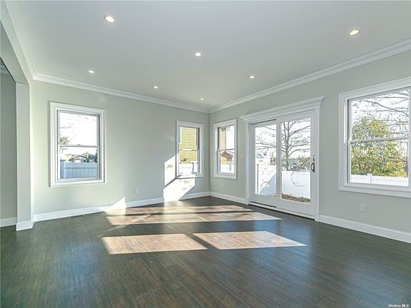 3rd image of 176D Jefferson Ave