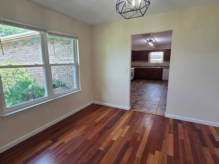 411 Shade St — Photo 5