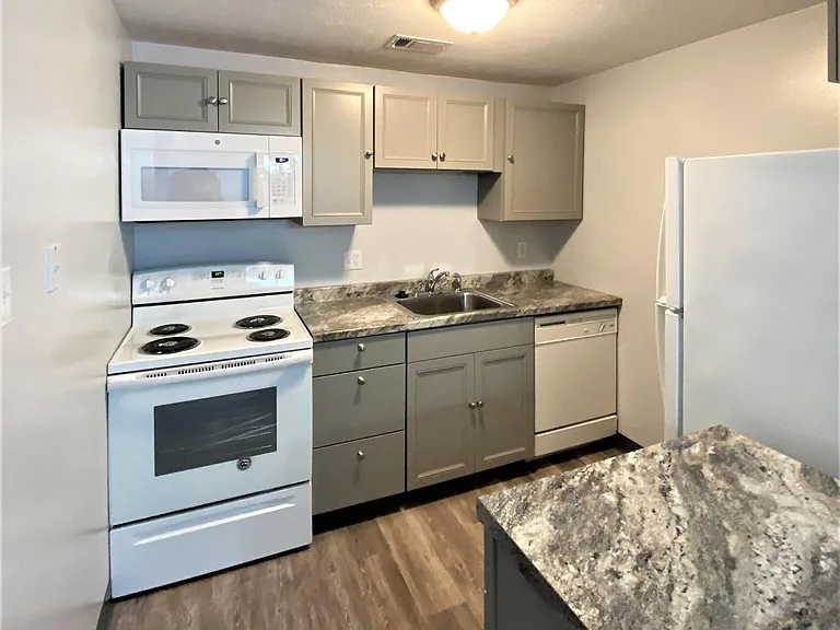 611 Brown Ave #208 — Photo 8