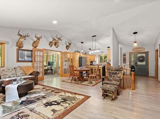 890 Saint Croix Trl, Taylors Falls, MN 55084