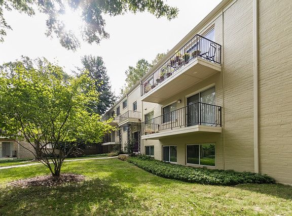 2nd image of 10642 Montrose Ave APT 102
