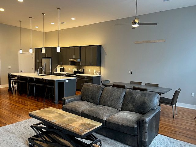 1st image of 913 S Kansas Ave #1