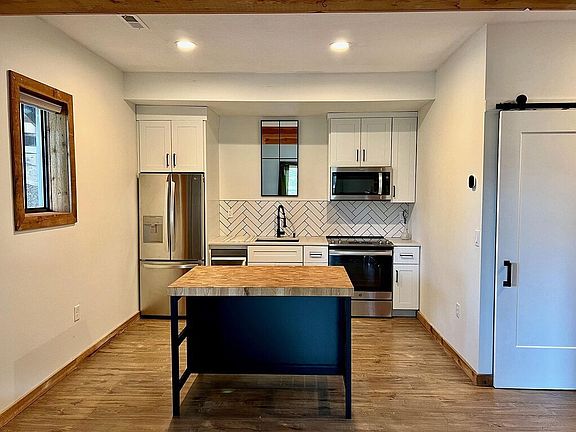 4th image of 585 Matterhorn Dr #1